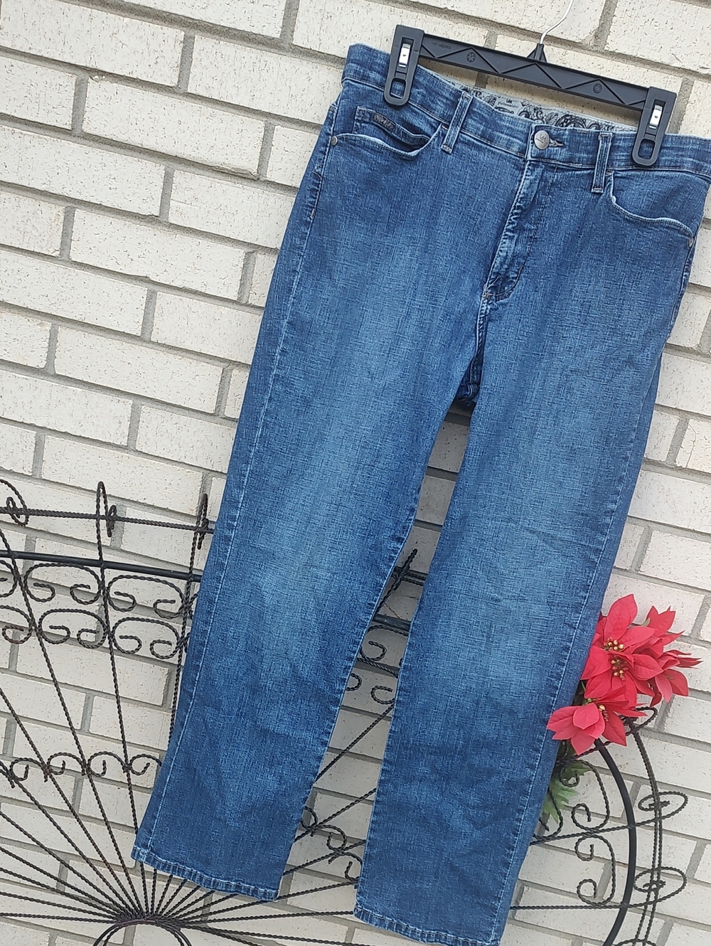 Lee Jeans - Comfortable Everyday Fit - Picture 3 of 8